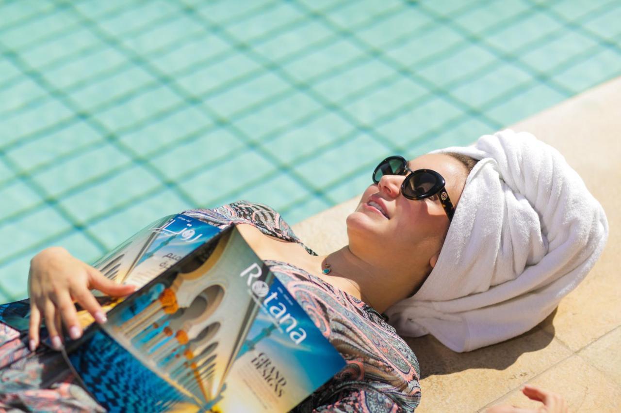 Gefinor Rotana - Beirut Hotel Exterior photo A woman sunbathing