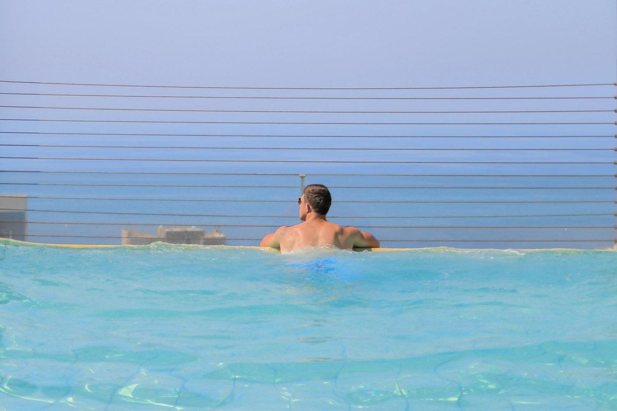Gefinor Rotana - Beirut Hotel Exterior photo Swimming pool at the Dead Sea