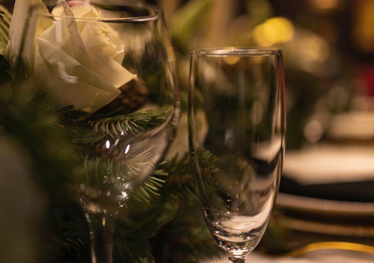 Gefinor Rotana - Beirut Hotel Exterior photo Champagne flutes