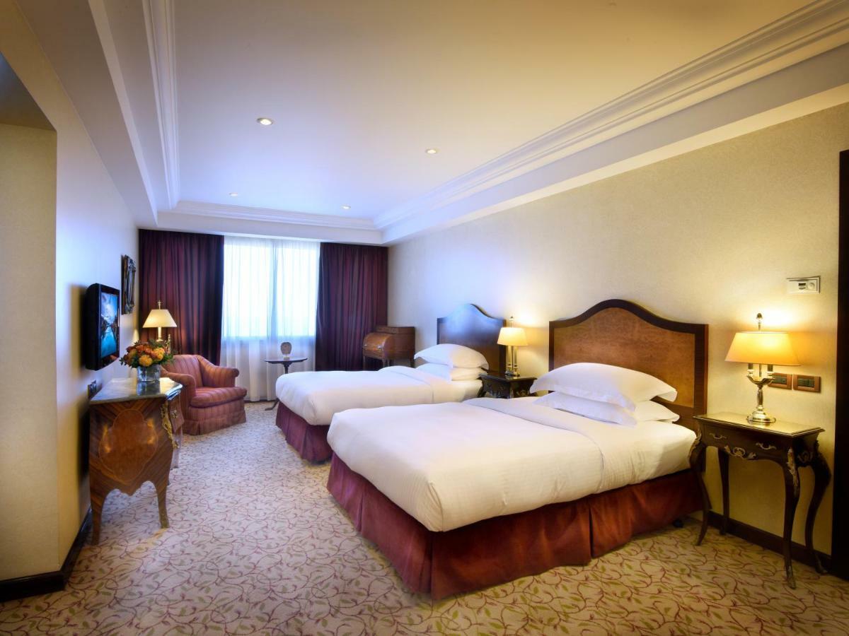 Gefinor Rotana - Beirut Hotel Exterior photo A room at the hotel
