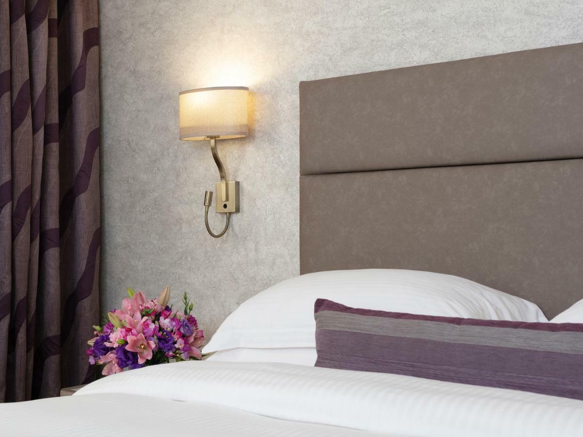 Gefinor Rotana - Beirut Hotel Exterior photo A wall light