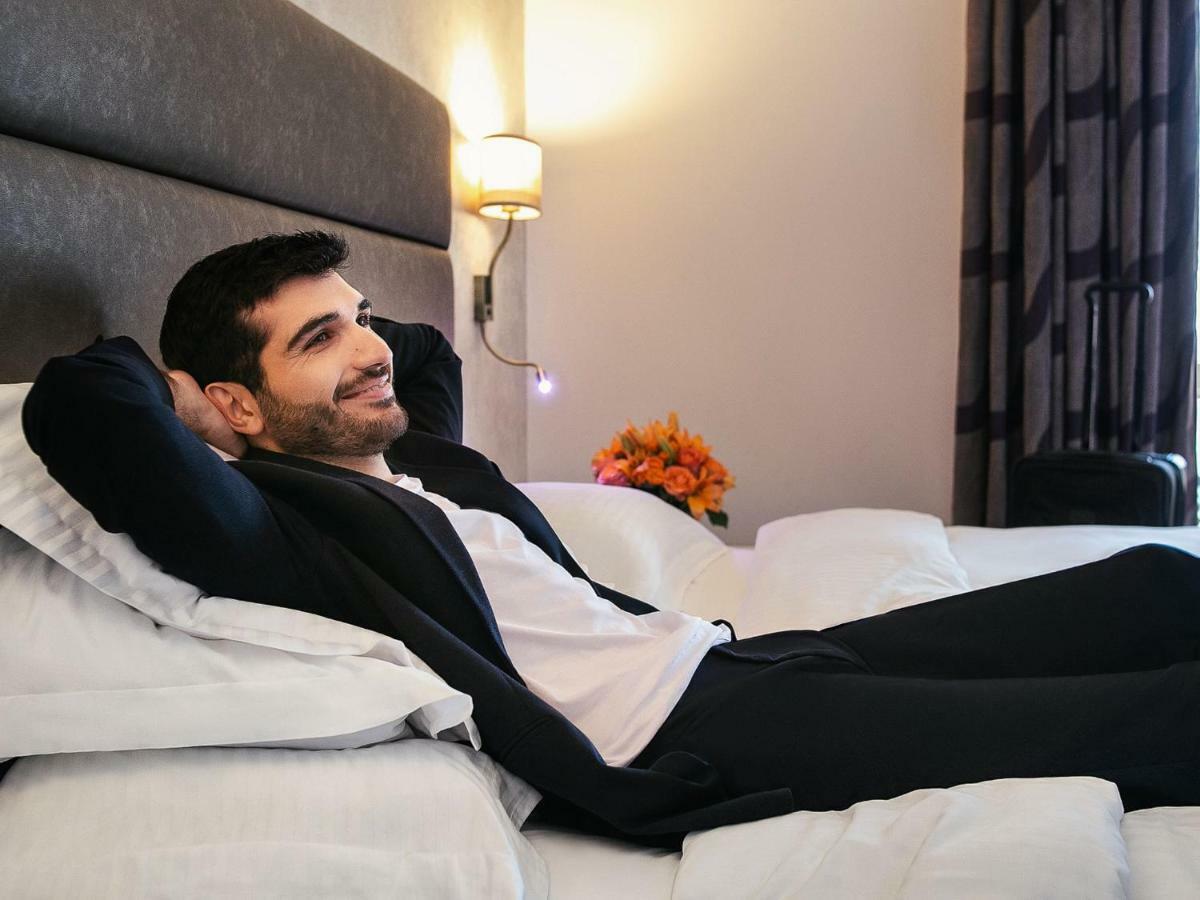 Gefinor Rotana - Beirut Hotel Exterior photo A man relaxing on a massage chair